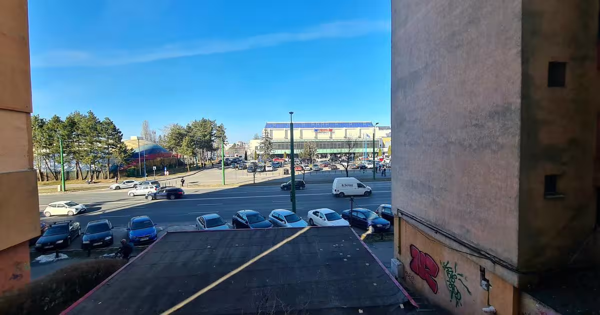 Apartament semidecomandat cu 3 camere în zona Gării, Brașov