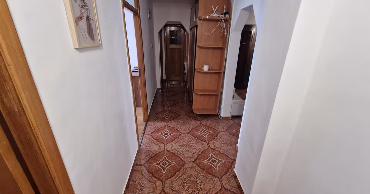 Apartament decomandat cu 3 camere în zona Noua, Brașov