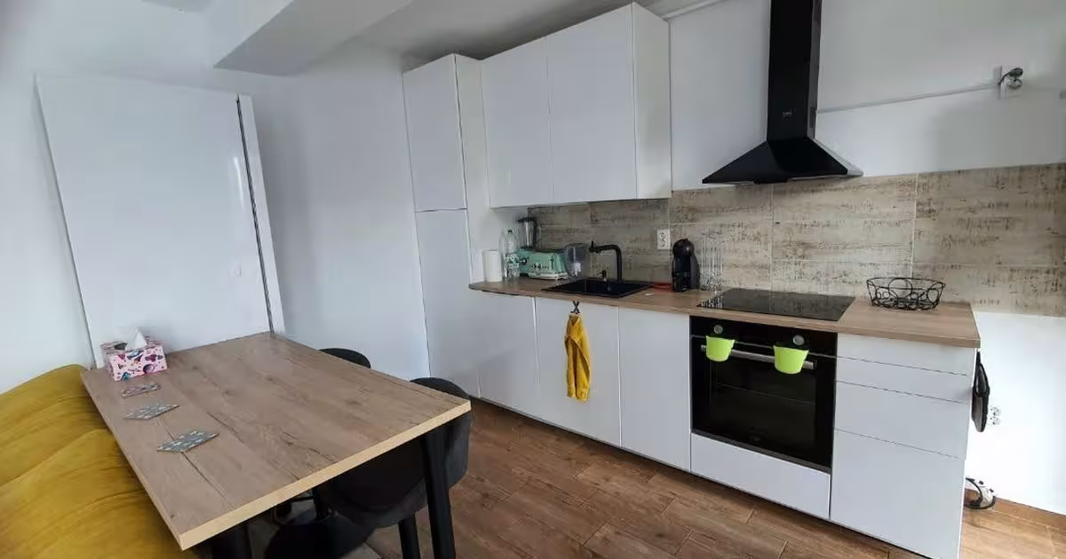 Apartament decomandat cu 2 camere în zona Tractorul, Brașov