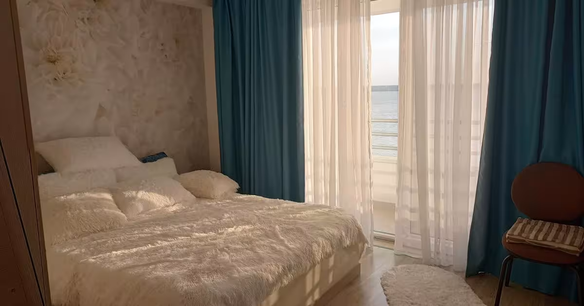 Apartament decomandat cu 4 camere în zona Cazino, Constanța