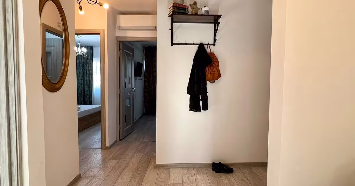 Apartament decomandat cu 3 camere în zona Dacia, Constanța