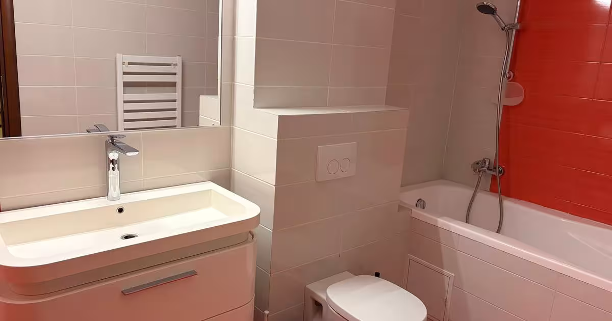 Apartament decomandat cu 3 camere în zona Trocadero, Constanța