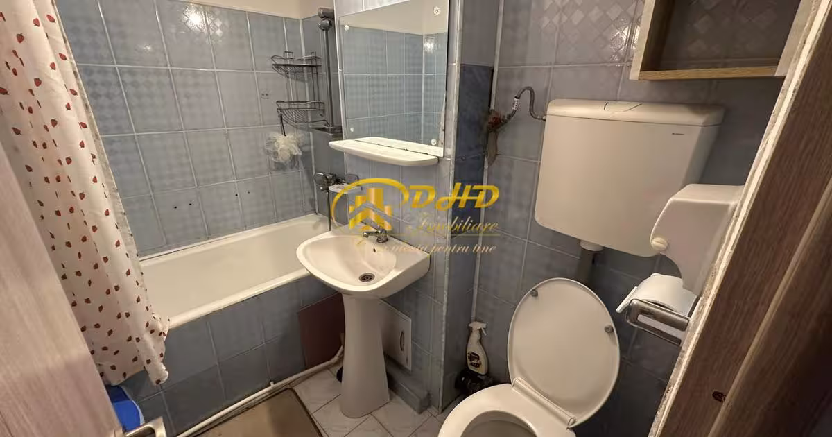 Apartament decomandat cu 2 camere în zona Central, Iași