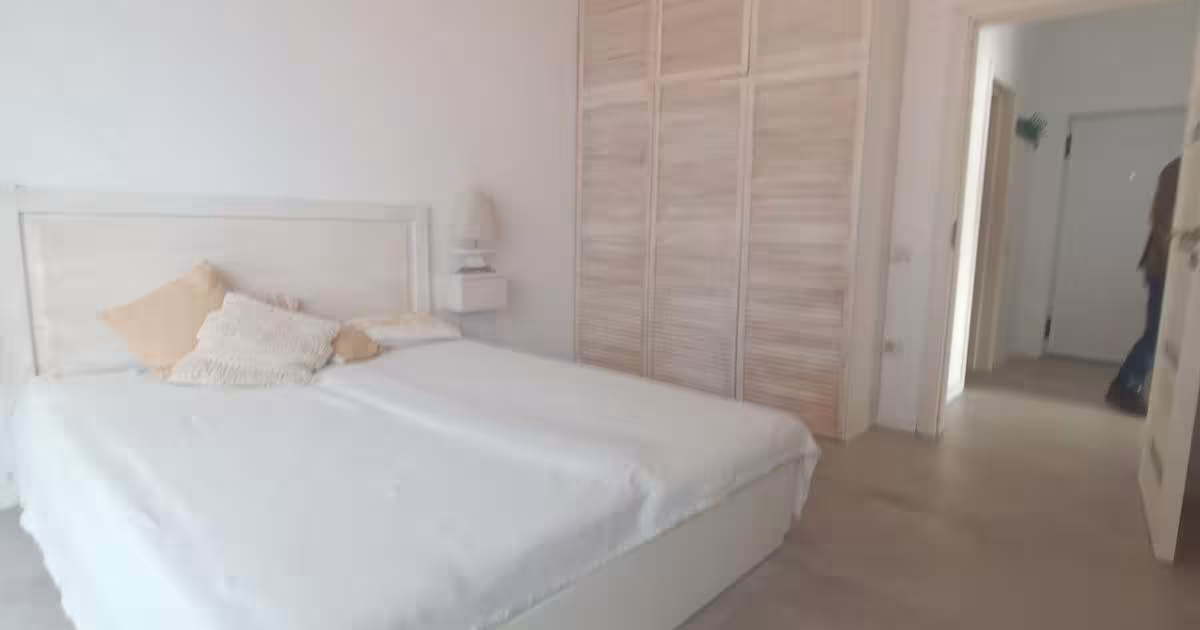 Apartament semidecomandat cu 2 camere în zona Est, Mamaia-Sat