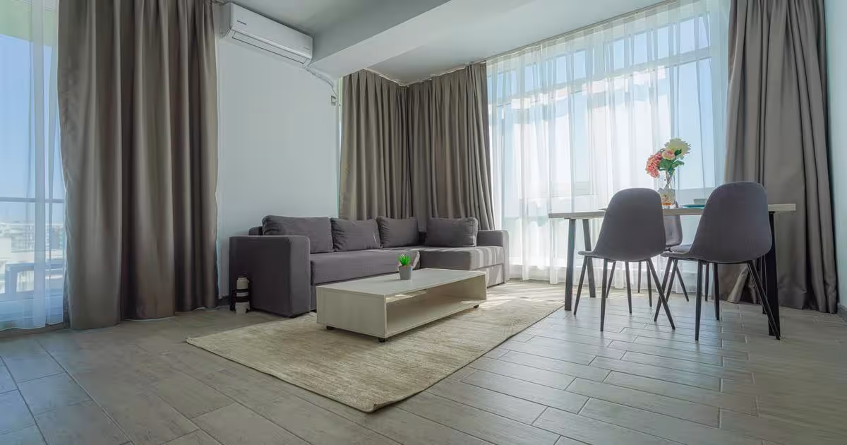 Apartament semidecomandat cu 2 camere în zona Nord, Mamaia-Sat