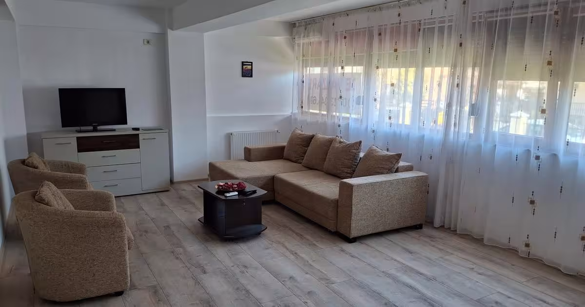 Apartament decomandat cu 2 camere în zona Est, Năvodari