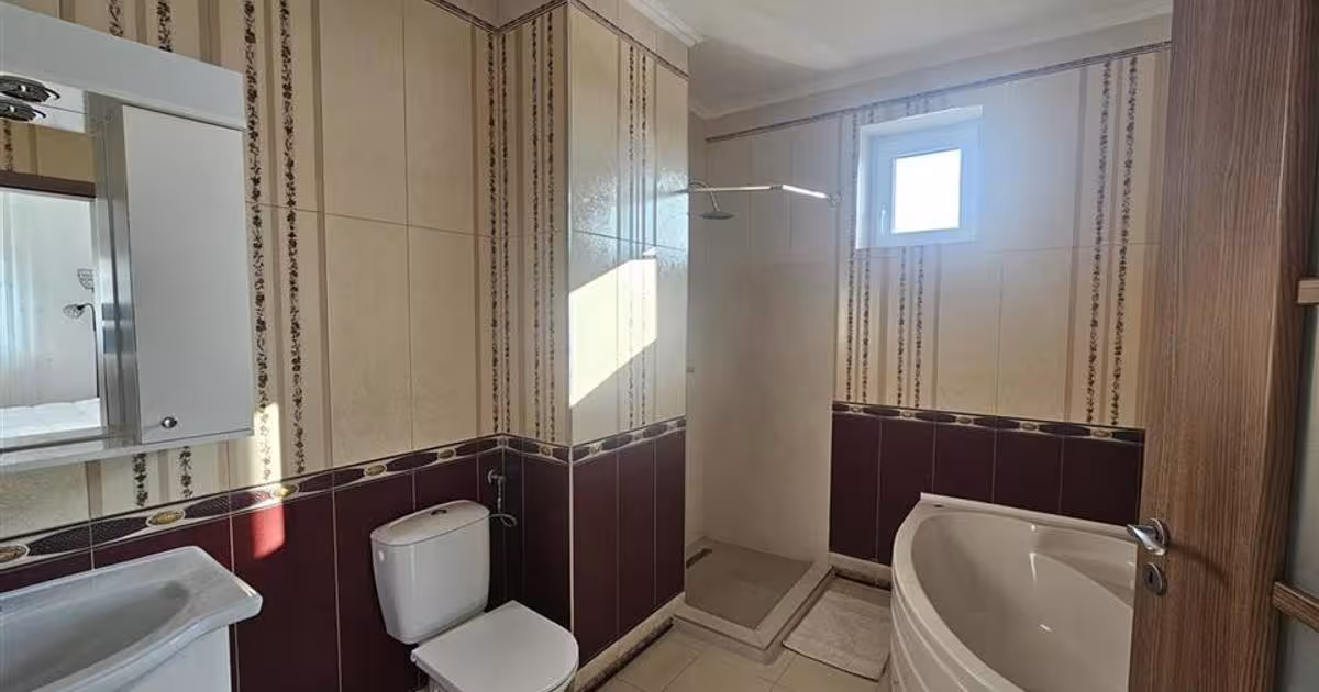 Apartament decomandat cu 3 camere în zona Valenta, Oradea