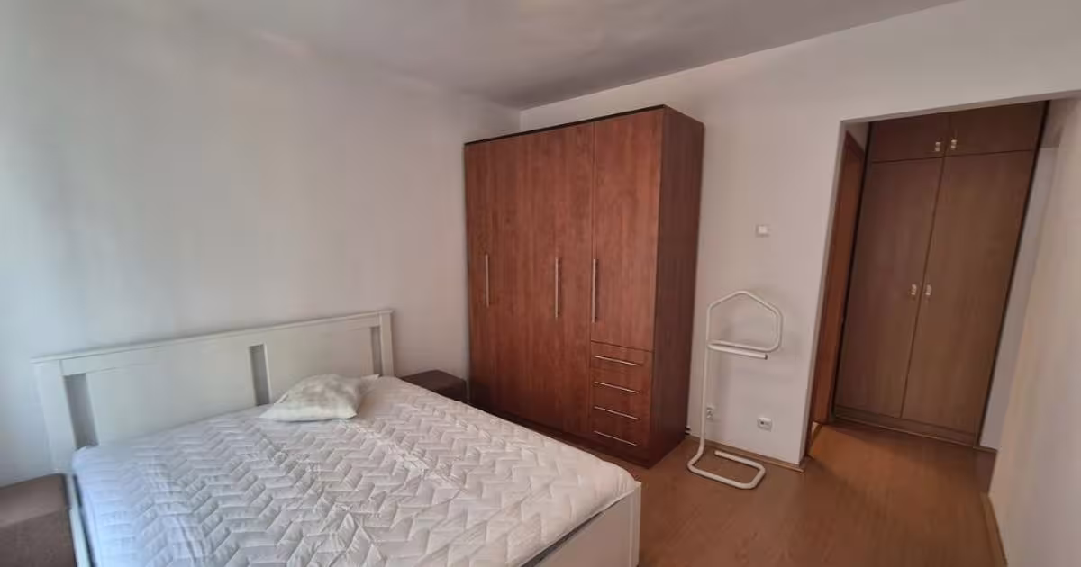 Apartament semidecomandat cu 3 camere în zona Central, Reșița