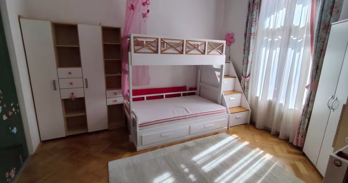 Apartament semidecomandat cu 4 camere în zona Ultracentral, Sibiu