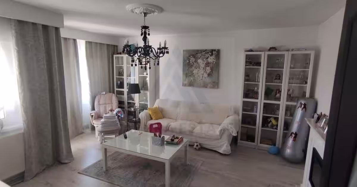 Apartament decomandat cu 3 camere în zona Vest, Sibiu