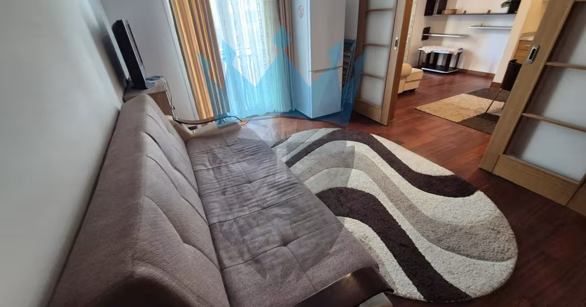 Apartament semidecomandat cu 3 camere în Ștefăneștii de Jos