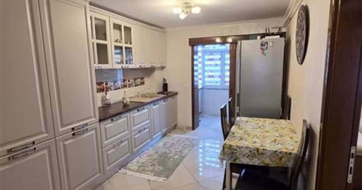 Apartament decomandat cu 3 camere în zona Vest, Suceava