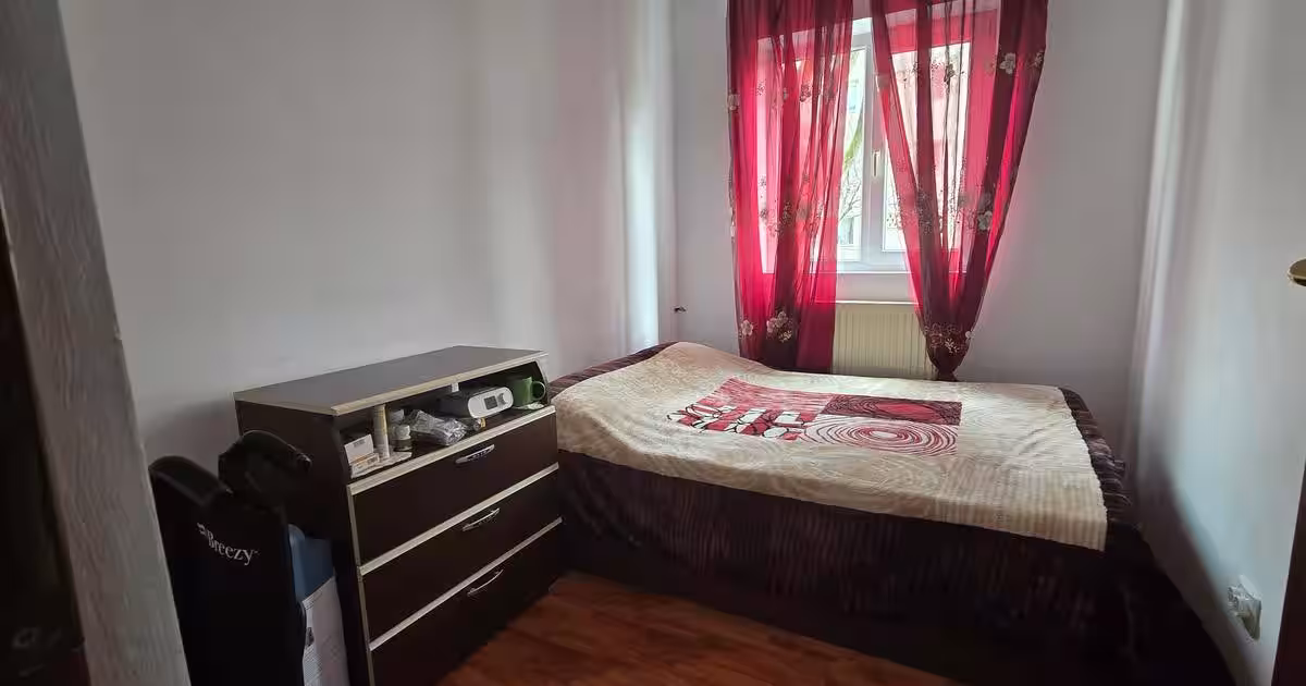 Închiriere apartament 3camere, etaj 1 , micro 5 Târgoviște
