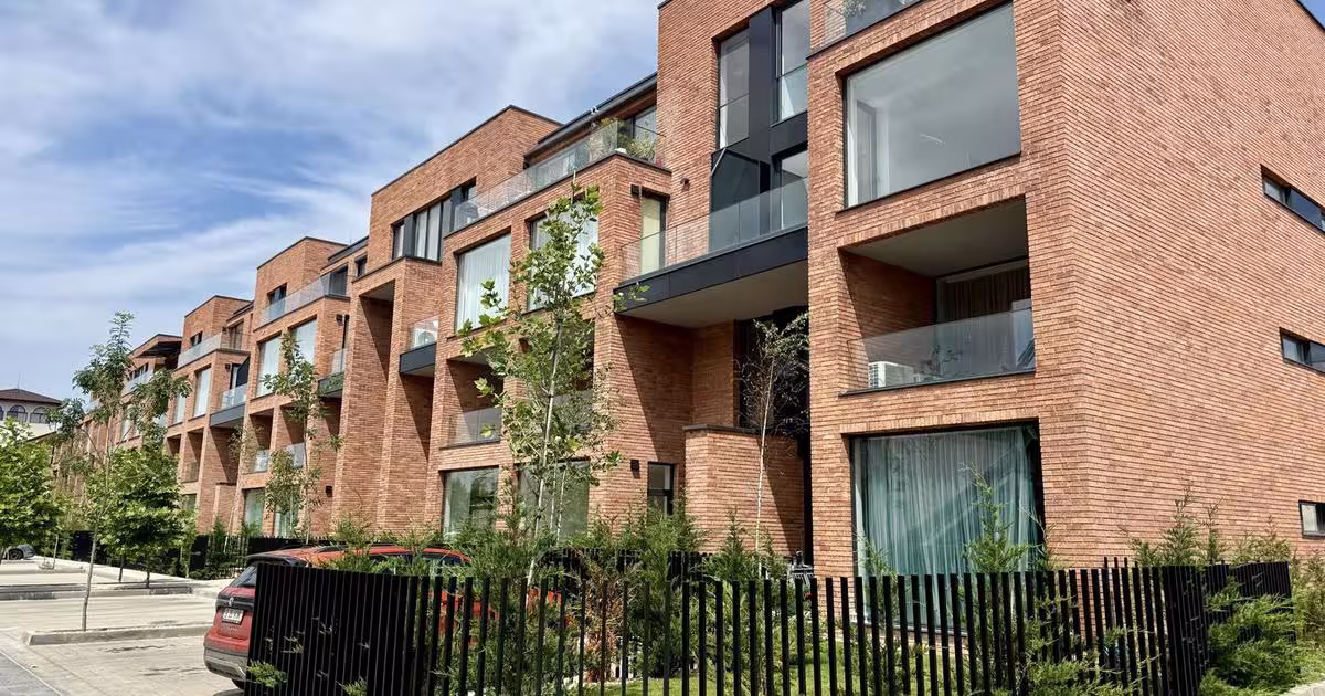 Apartament decomandat cu 3 camere în Tunari