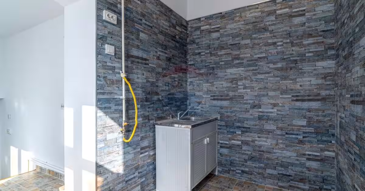 Apartament semidecomandat cu 2 camere în zona Central, Azuga