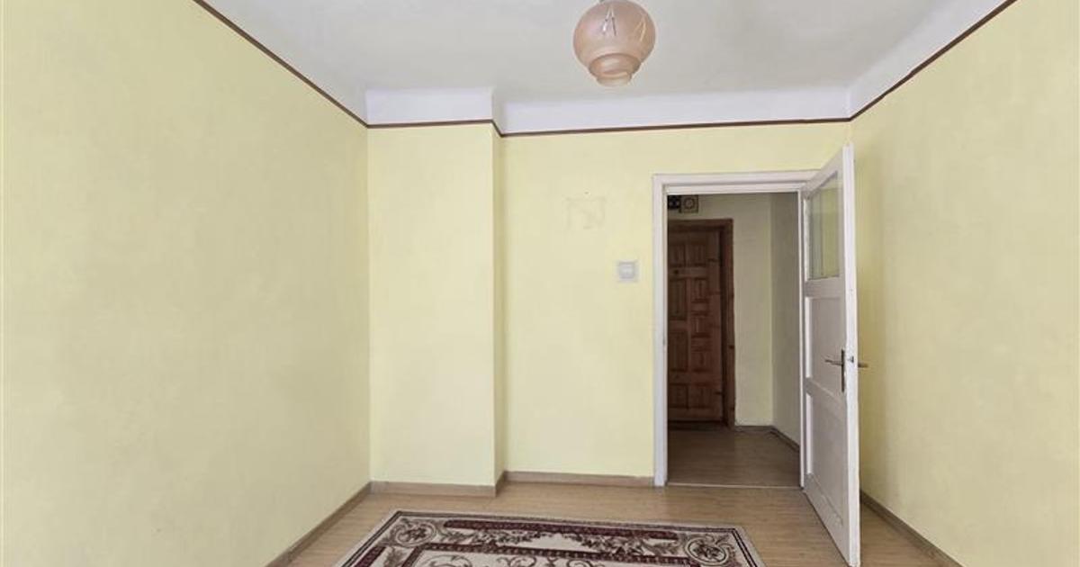Apartament de vanzare ultracentral Bacau, etaj 1, pozitie premium