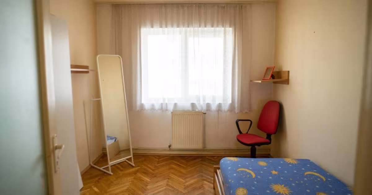 Apartament decomandat cu 4 camere în zona Decebal, Bistrița