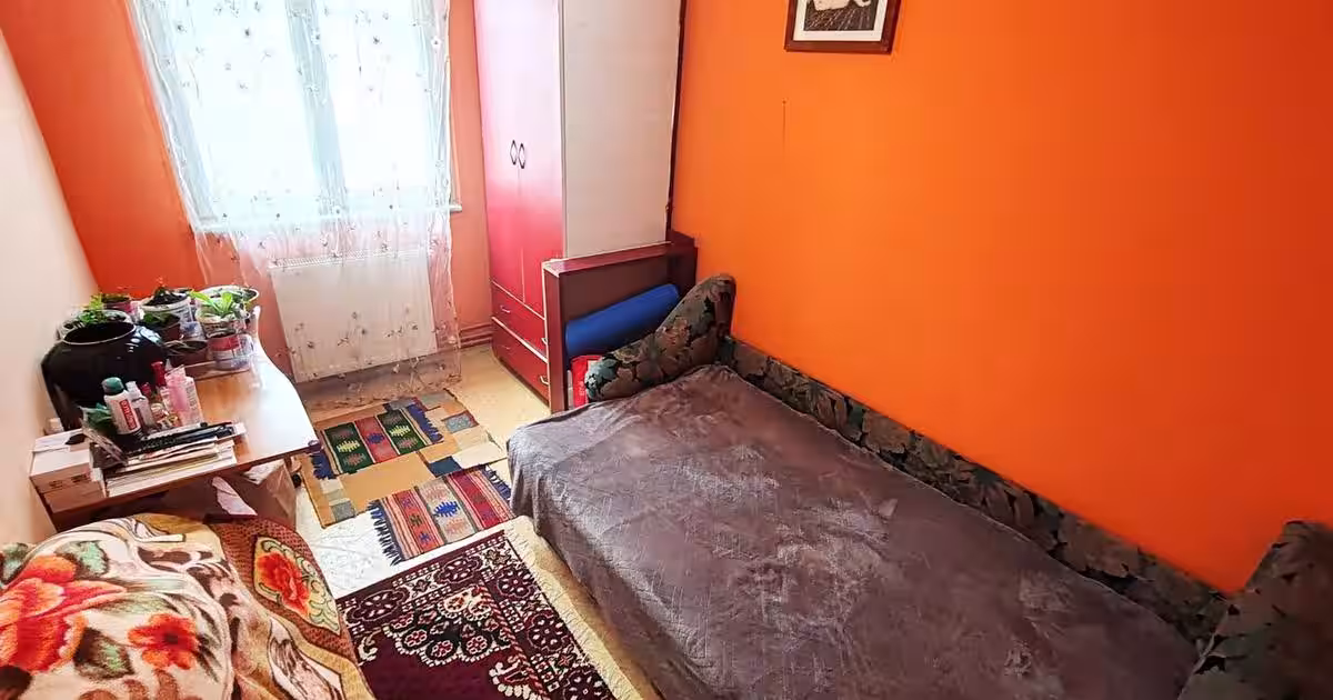 Apartament decomandat cu 3 camere în zona Central, Câmpina