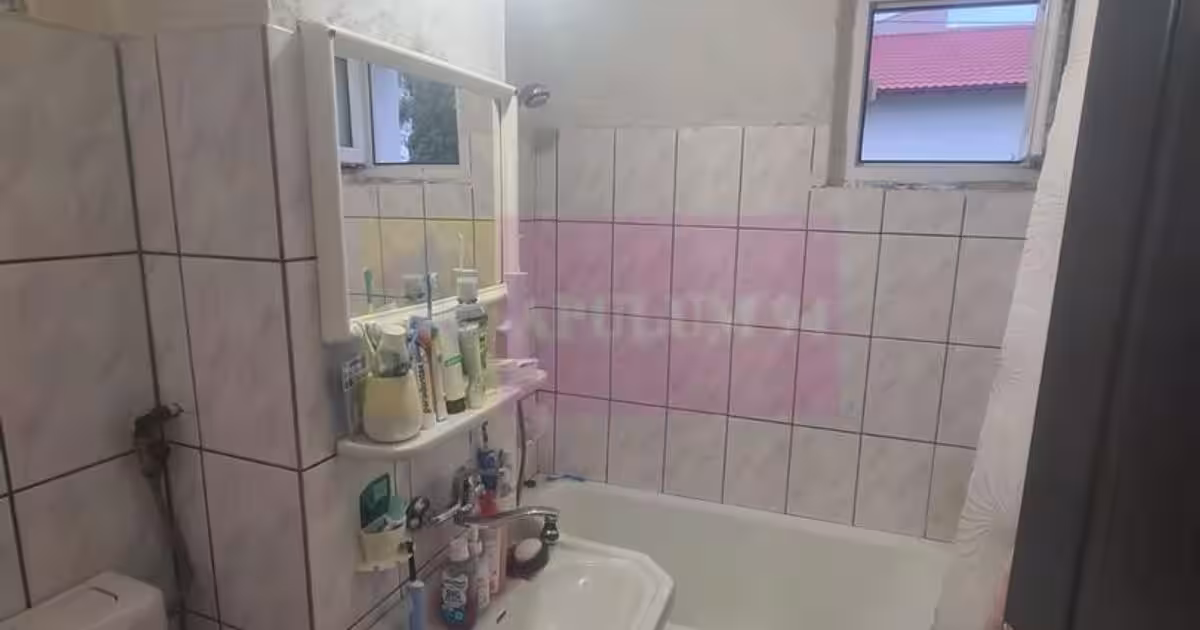 Apartament semidecomandat cu 3 camere în zona Cuza, Câmpina