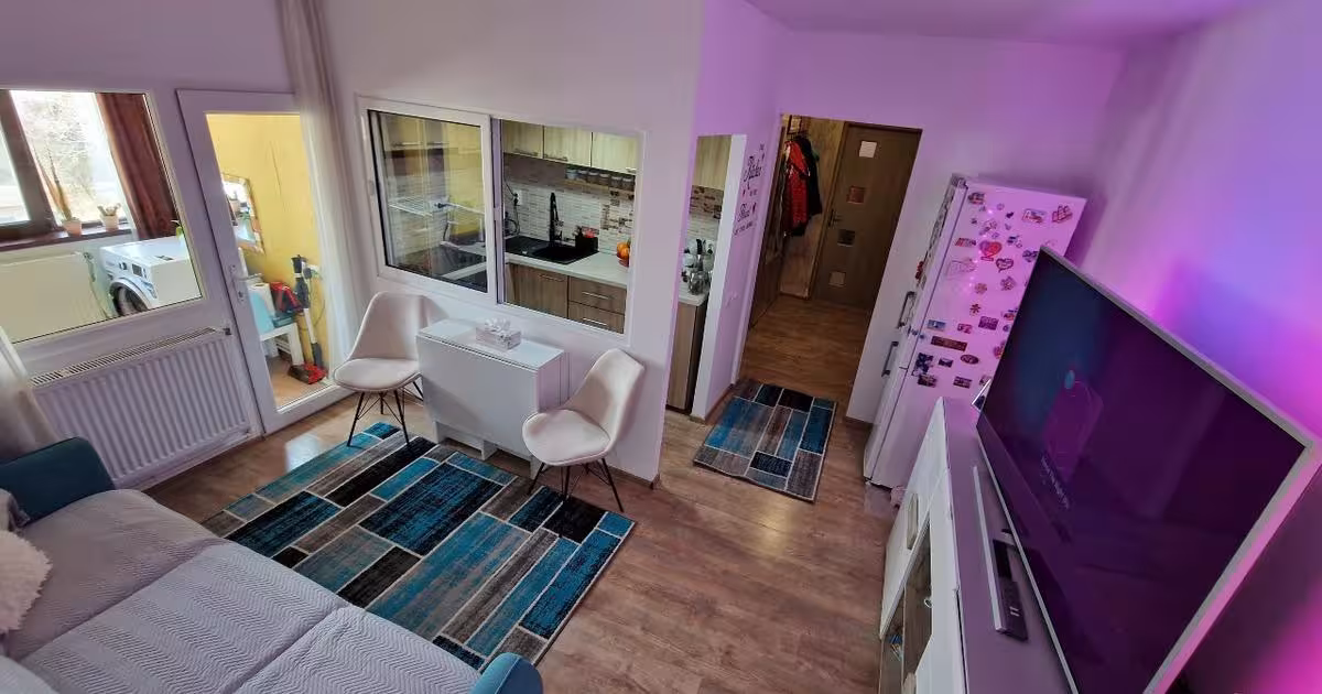 Apartament decomandat cu 3 camere în Fetești-Gară