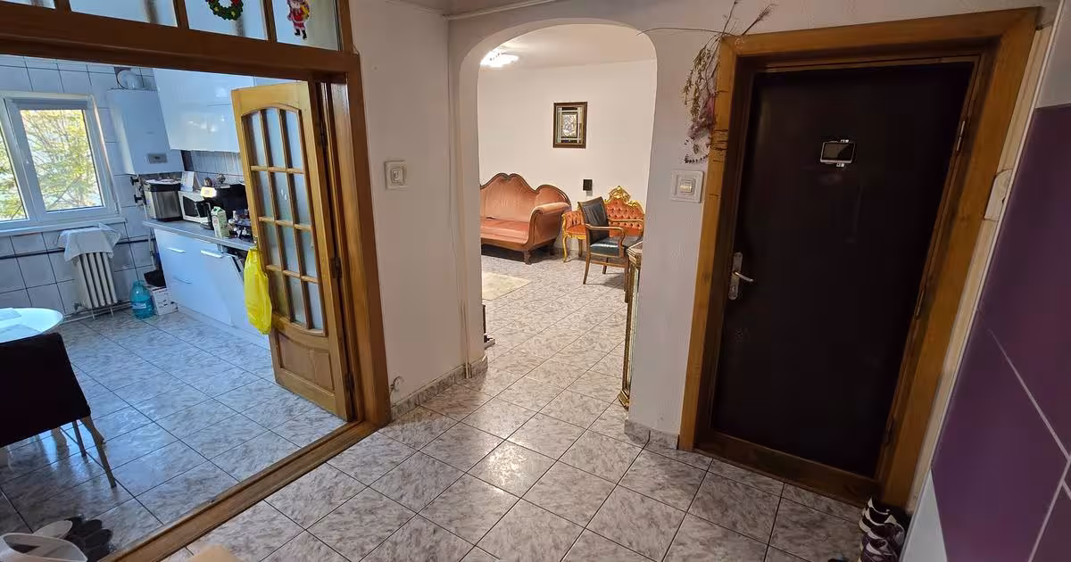 Apartament decomandat cu 3 camere în zona Central, Focșani