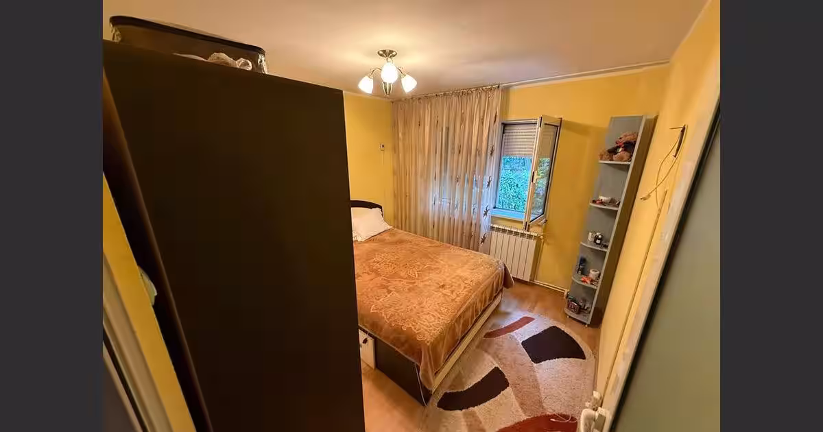 Apartament 2 camere – mobilat, utilat partial,balcon închis + pivniță