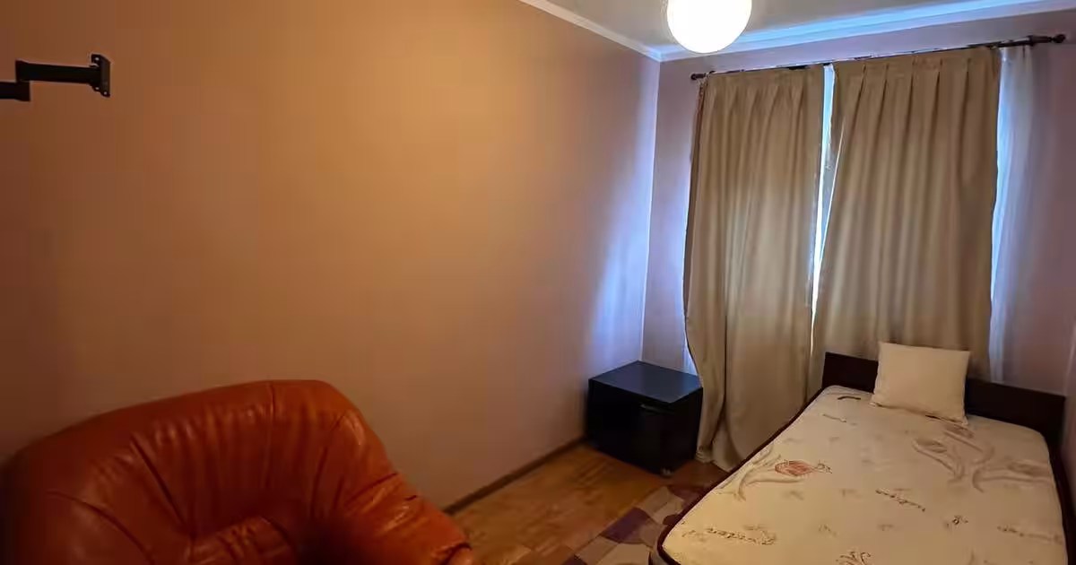 Apartament cu 3 camere decomandat, etajul 2/4, zona Baza 3