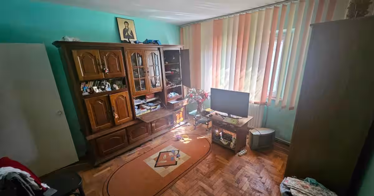 Apartament decomandat cu 3 camere în zona Central, Onești