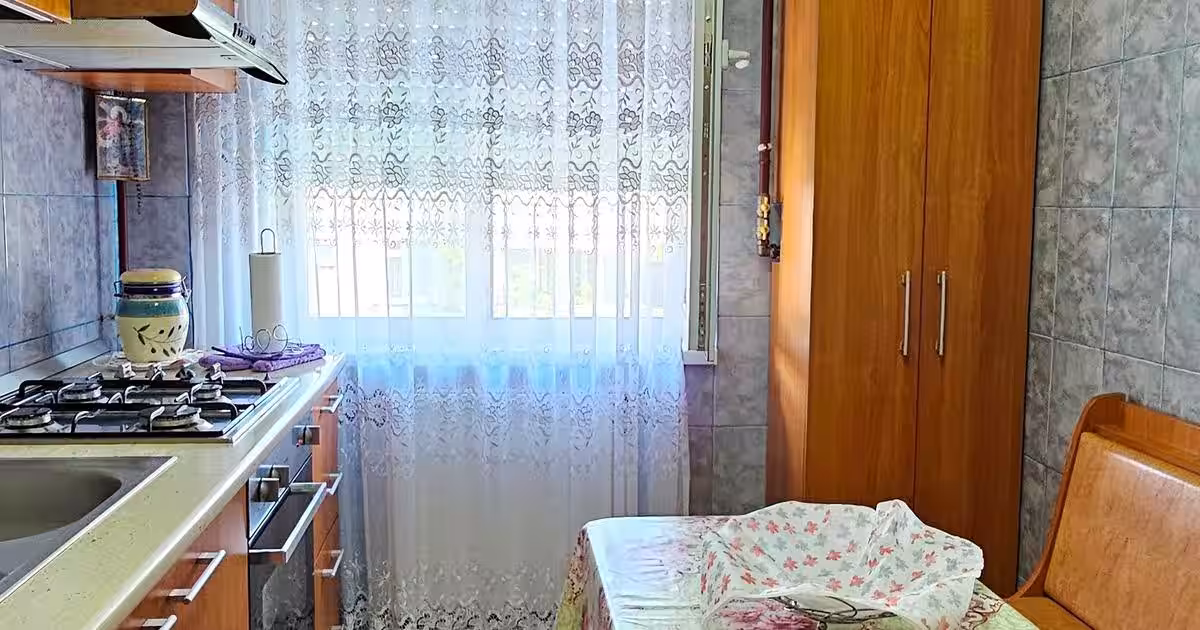 Apartament 2 camere decomandate, in bloc Ultracentral, zona Lic.Spiru Haret