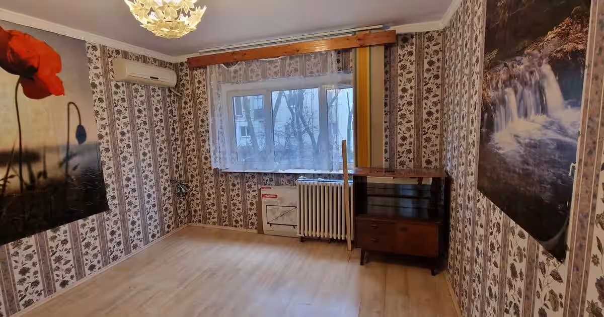 Enachita Vacarescu ,se vinde la parter apartament decomandat 2 camere pret 60000