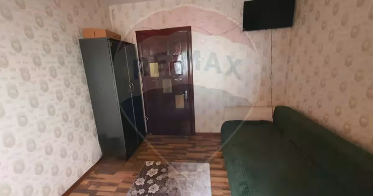 Apartament cu 3 camere de vânzare în zona Est Roman