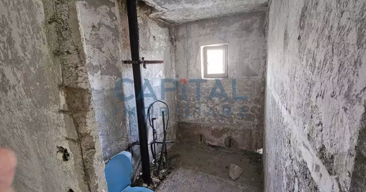 Apartament nedecomandat cu 2 camere în Roman