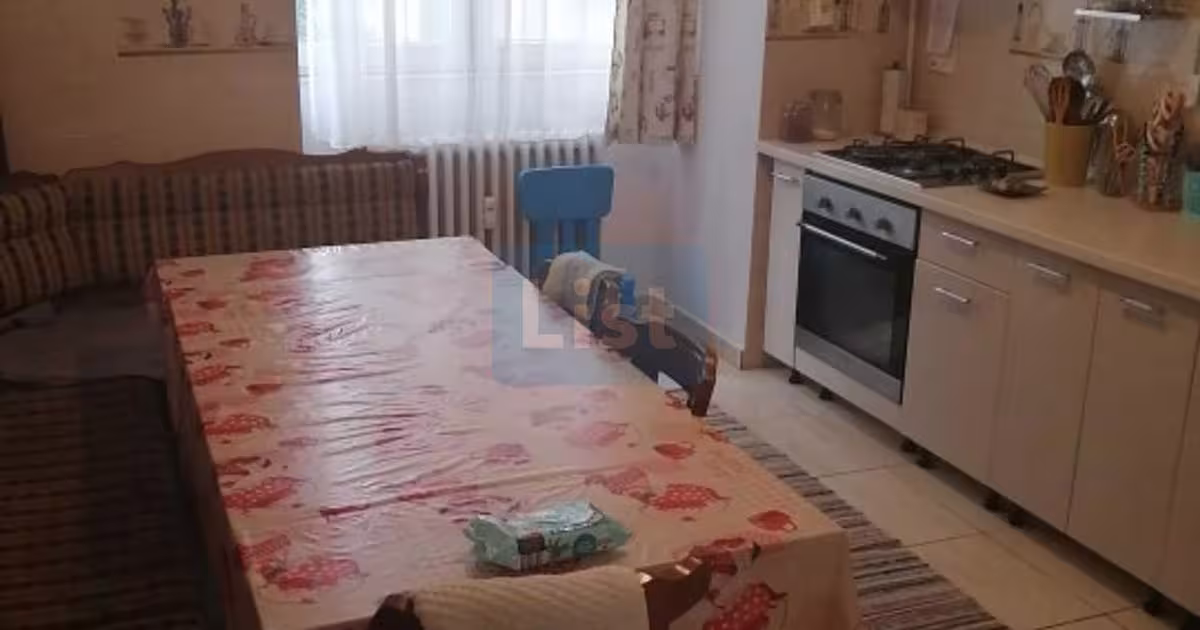 Apartament semidecomandat cu 4 camere în zona Policlinica, Suceava
