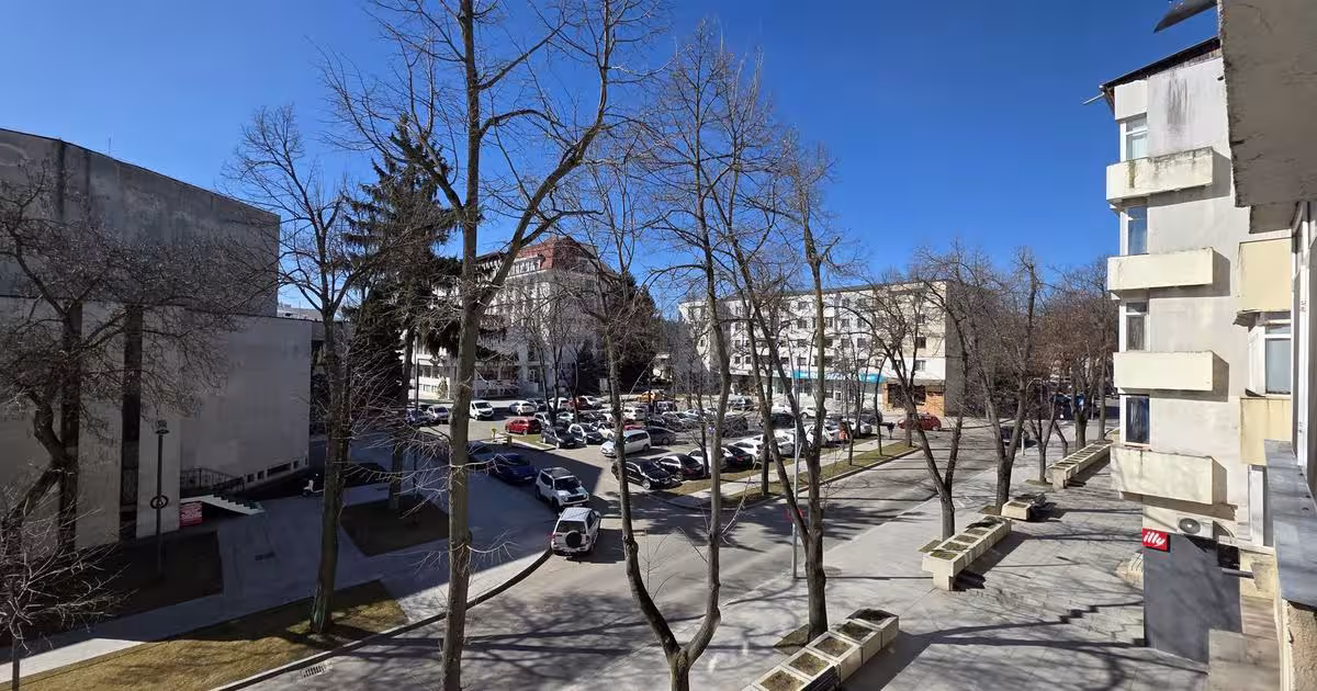 Apartament decomandat cu 3 camere în zona Central, Vaslui