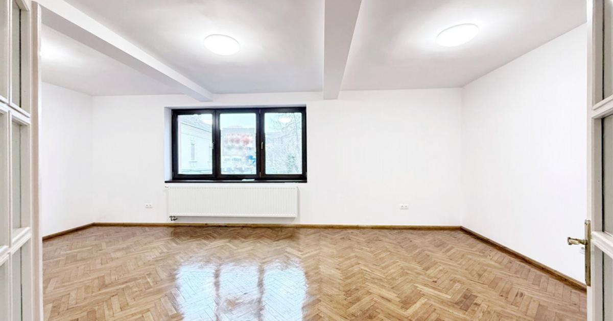Birou situat Central la strada principala, 2 incaperi, disponibil imediat