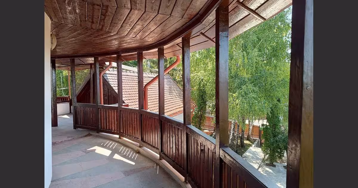 Casă 310 mp cu 6 camere în Bârnova