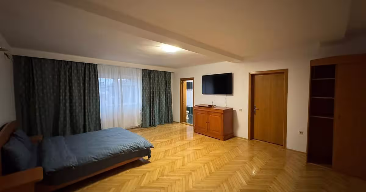 Casă cu 12 camere în Eforie Nord