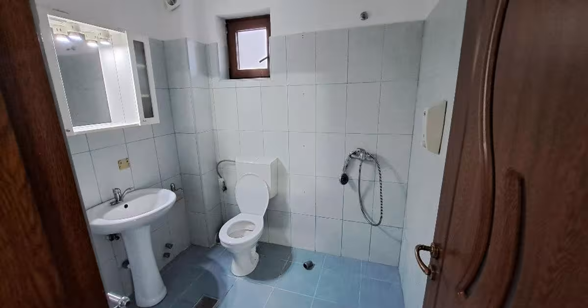 Casă 180 mp cu 7 camere în zona Central, Otopeni