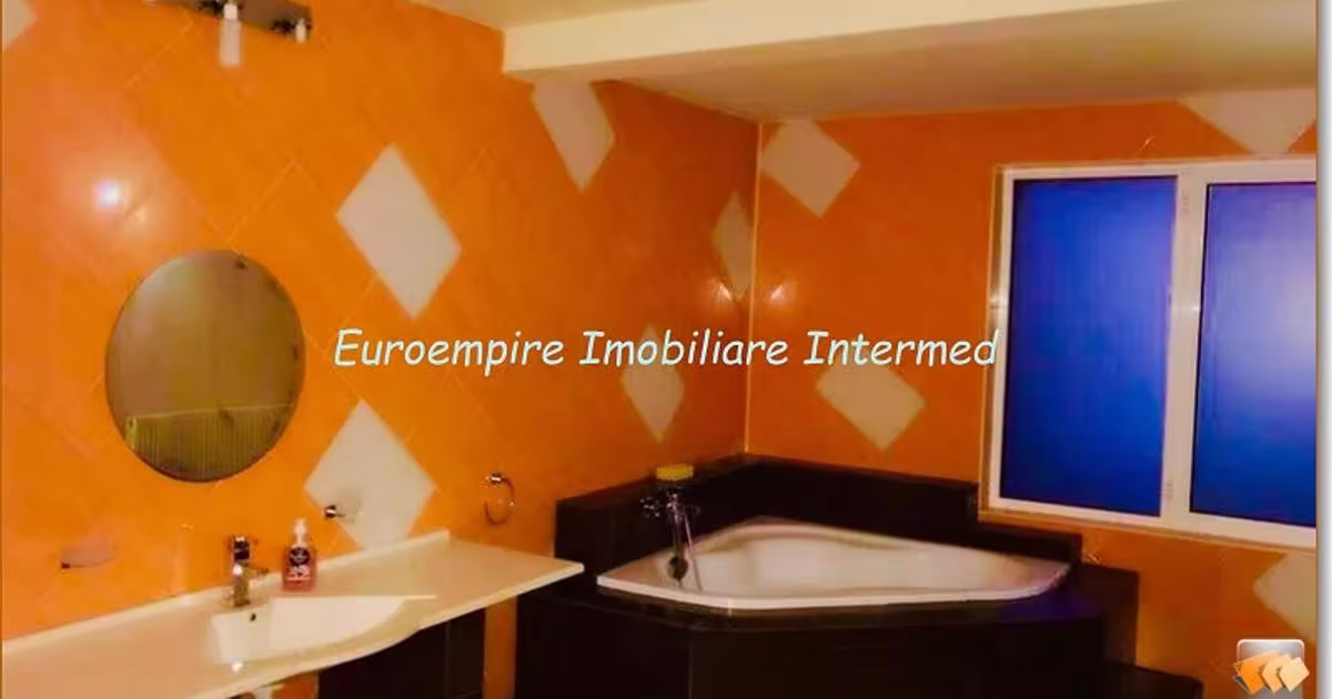 Casă 400 mp cu 5 camere în zona Sud, Ovidiu