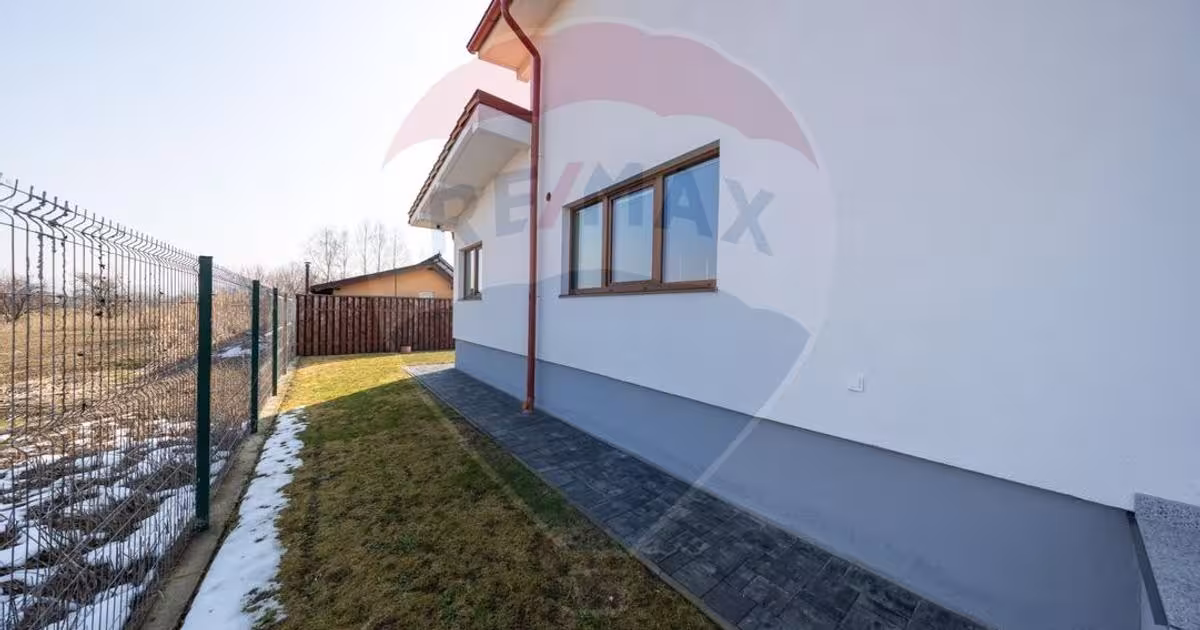 Casă cu 6 camere în Stupinii Prejmerului