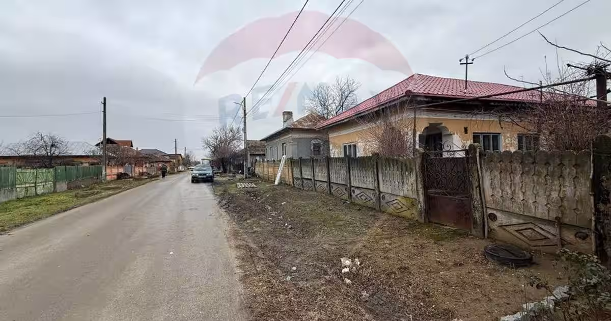 Casă 74.6 mp cu 3 camere în Albești