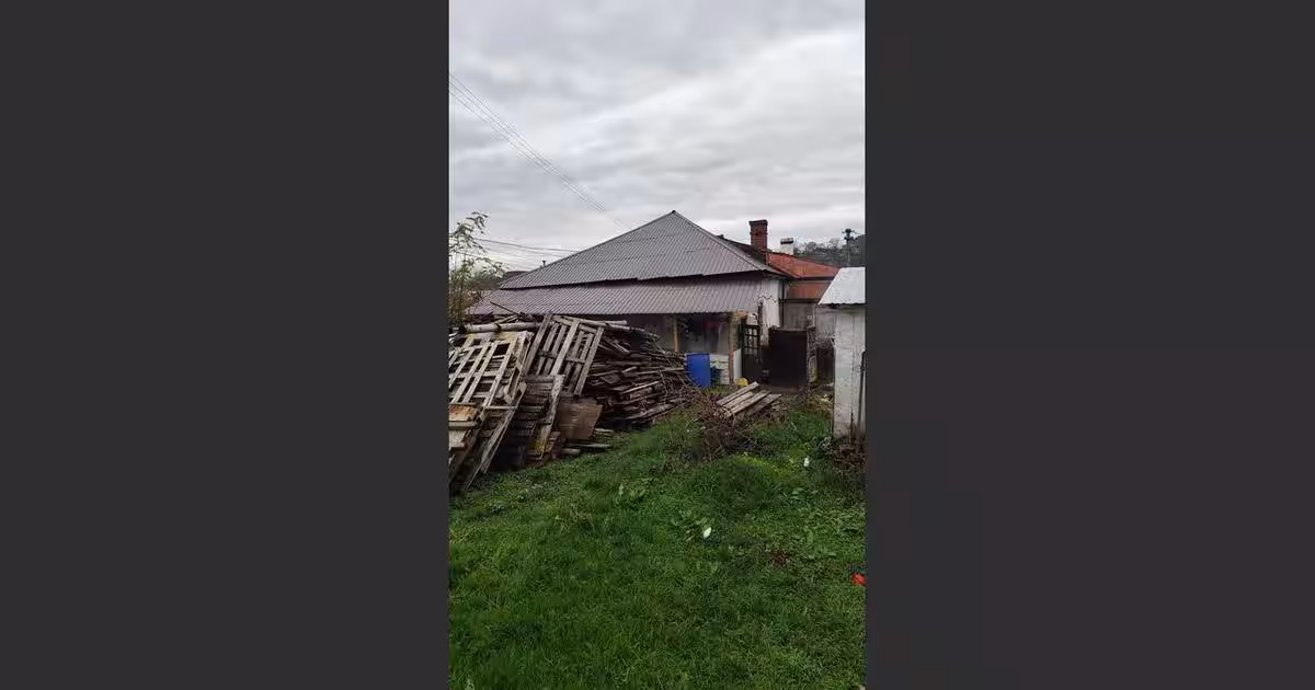 Casă 180 mp cu 6 camere în Băicoi