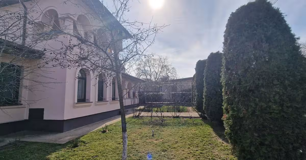Casă cu 4 camere în zona Central, Botoșani