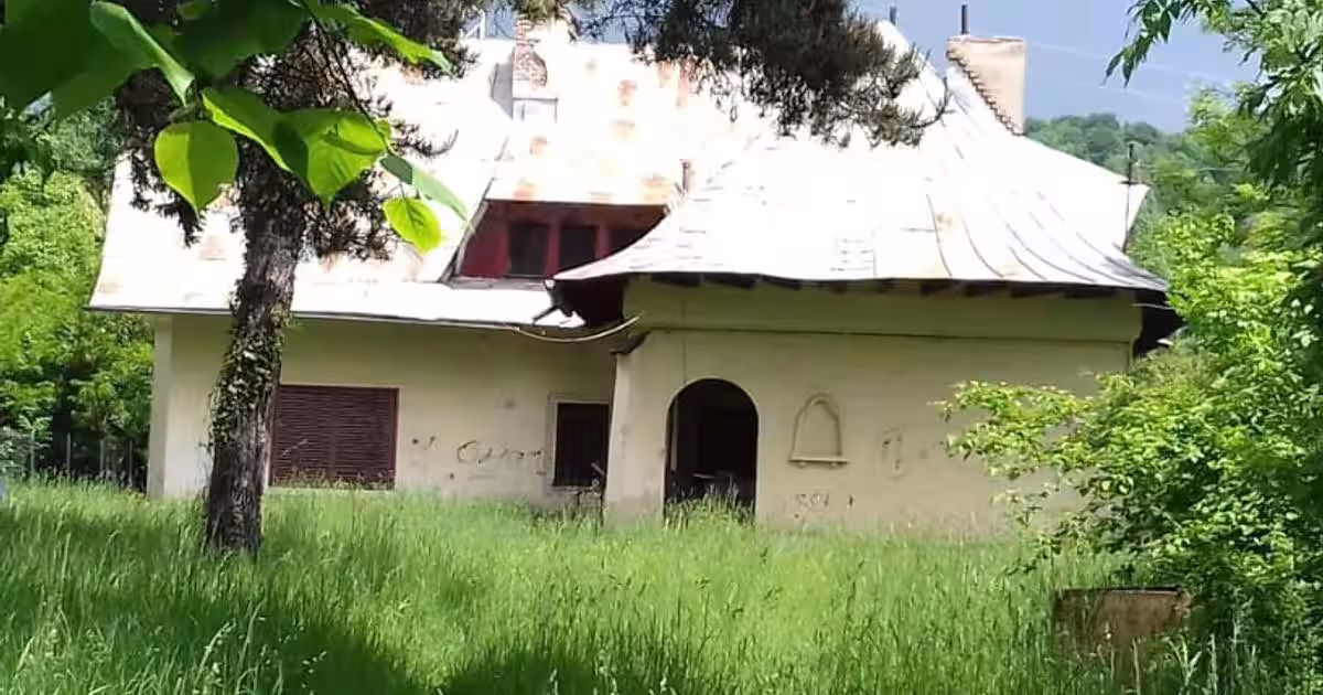 Casă 2,900 mp cu 6 camere în zona Central, Breaza