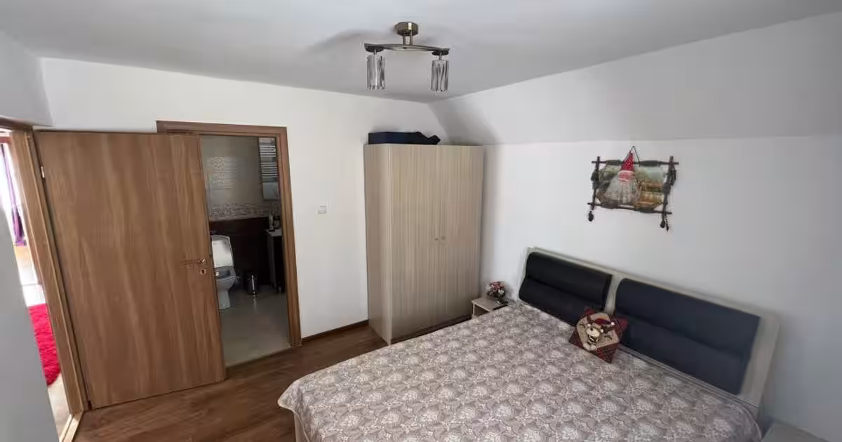 Casă 186 mp cu 6 camere în Bușteni