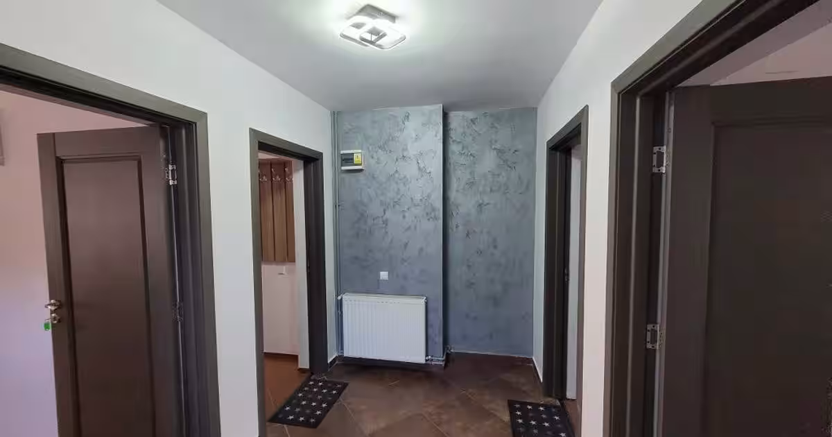 Casă 270 mp cu 9 camere în Bușteni