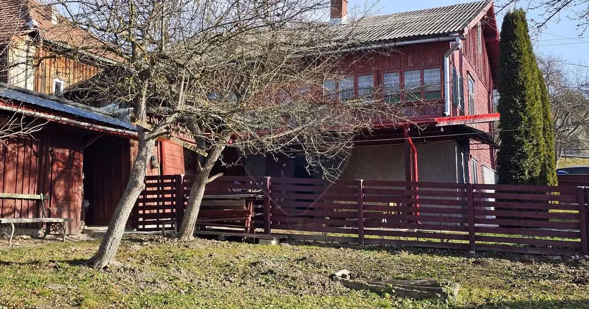 Casă cu 3 camere în Cacica