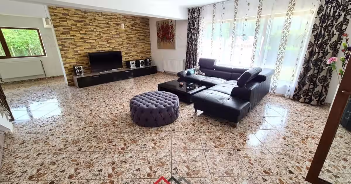 Casă 250 mp cu 10 camere în Câmpina