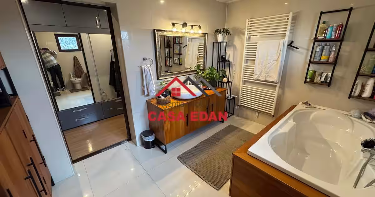 Vila 7 cam in Banesti, teren 1100 mp piscina  2010 265.000e