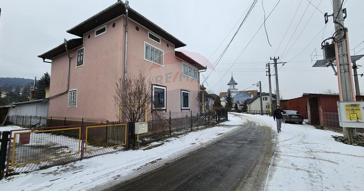 Casă / Vilă  de vânzare în Campulung Moldovenesc, Suceava